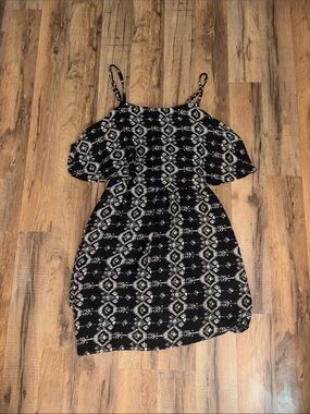 Rue21 Black and White Printed Cold-Shoulder Mini Dress